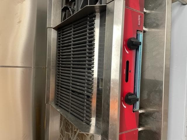 Avantco Chef Series CAG-24-RC 24" Gas Countertop Radiant Charbroiler - 60,000 BTU - Pic01
