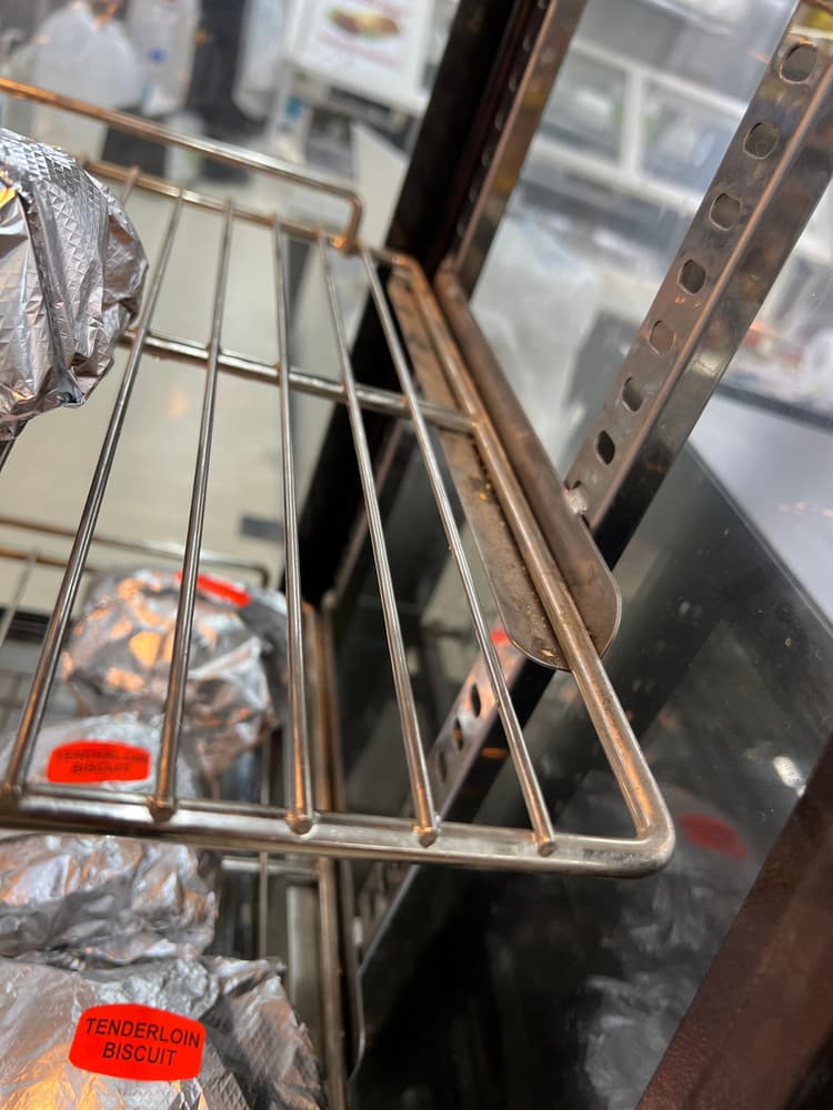 The Right side of the rack, easy to install and clip on the bracket