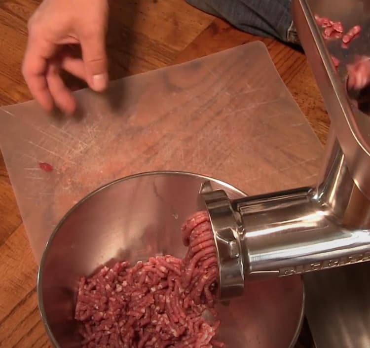 The plate is extremely thick and high quality and provides a nice clean grind!